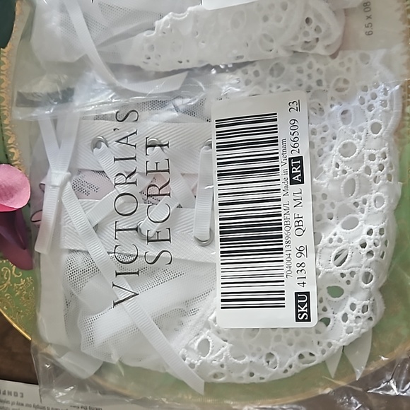 NO LONGER AVAILNIP Victoria's Secret White Eyelet Garter Skirt Size Medium/Large - Picture 6 of 7